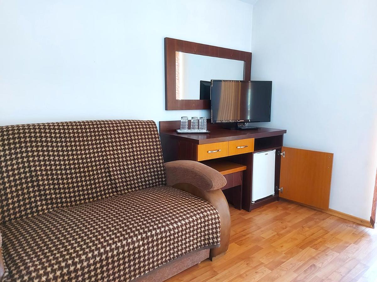 Hotel Floare De Colt Petroşani Esterno foto